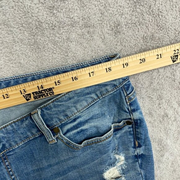 Torrid Women's Size 18 Distressed Denim Shorts Medium Wash Cotton Blend Stretch - Picture 5 of 8